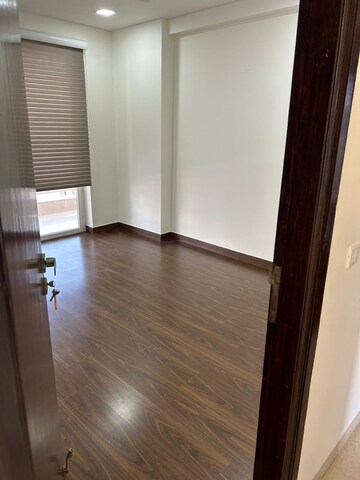 Room in 4 BHK Apartment at Abw La Lagune, Sector 54 – for Rent