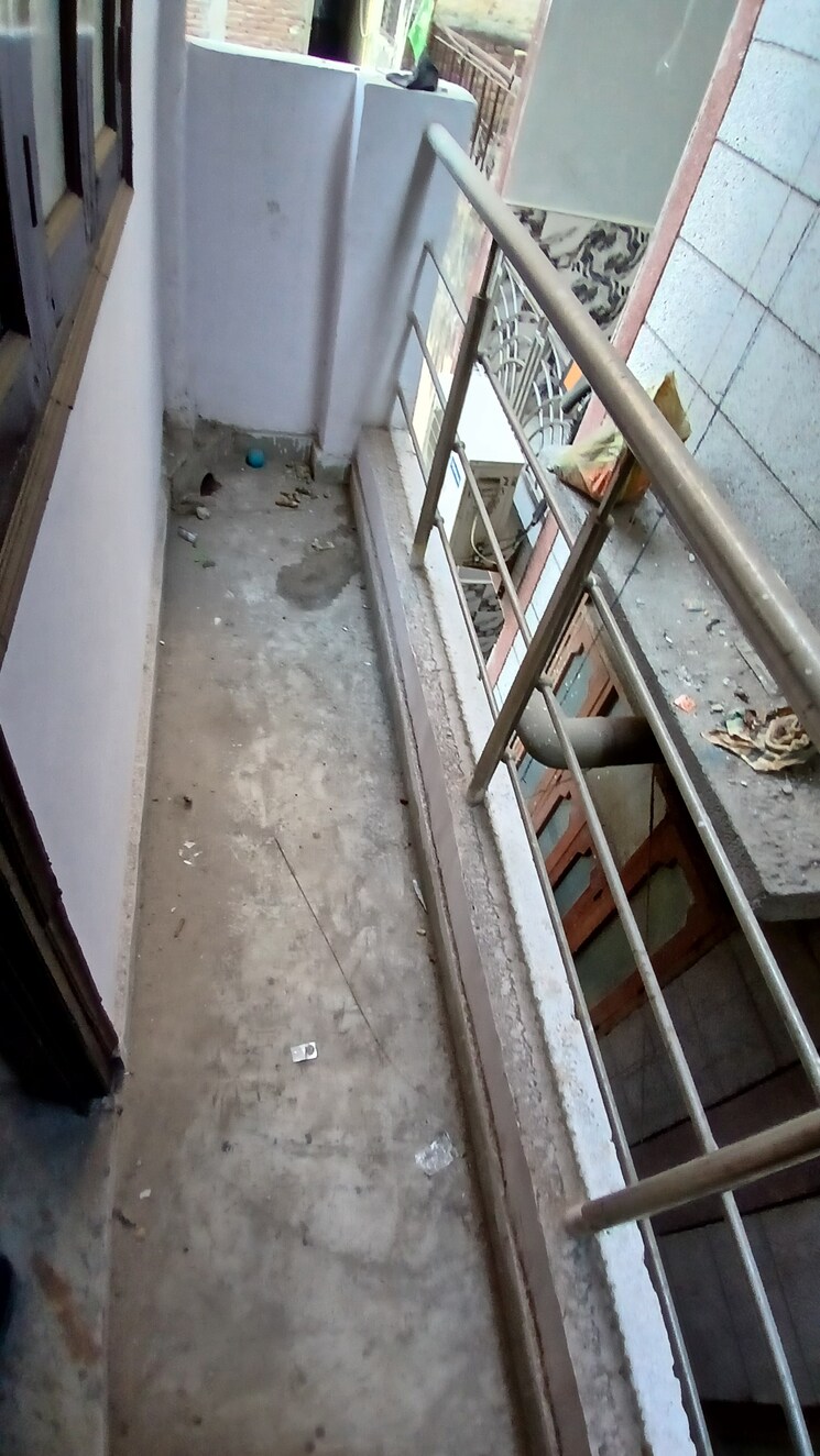 Balcony, jogabai extension 2 Bedroom 450 Sq.Ft. Apartment In Jogabai Extension Delhi 8121610