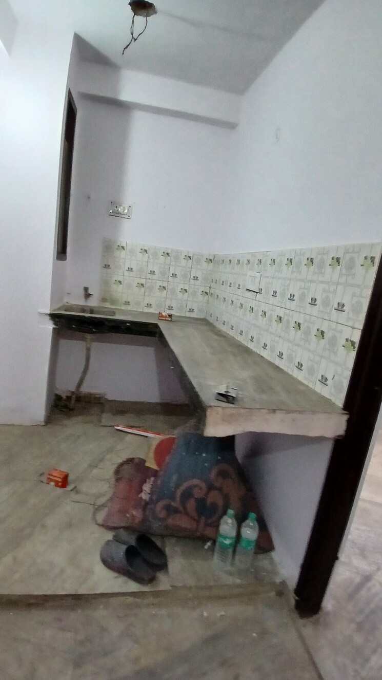 Kitchen, jogabai extension 2 Bedroom 450 Sq.Ft. Apartment In Jogabai Extension Delhi 8121610