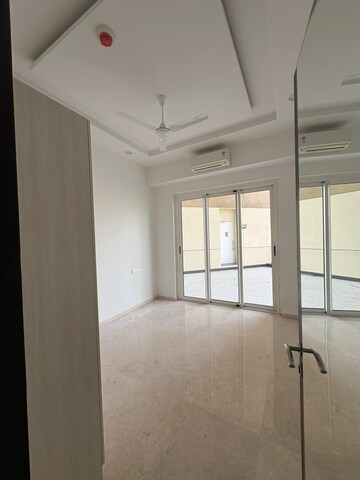 Room in 4 BHK Apartment at Bombay Realty Two ICC, Dadar East – for Rent