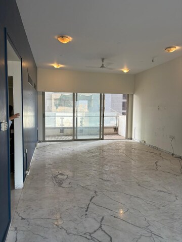 Room in 3 BHK Apartment at Lodha Bellissimo, Mahalaxmi – for Rent