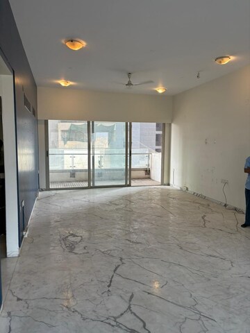 Room in 3 BHK Apartment at Lodha Bellissimo, Mahalaxmi – for Rent
