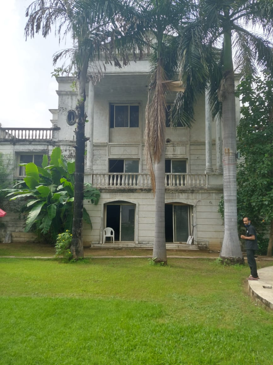 5 BHK + Pooja Room,Servant Room,Study Room,Extra Room Villa For Sale in Royal Crescent