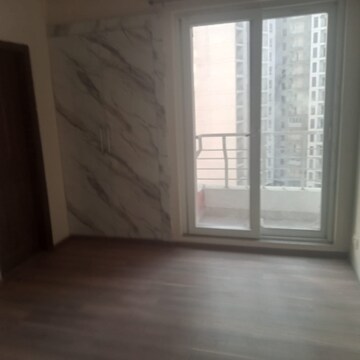 Room in 3.5 BHK Apartment at Lotus Panache, Sector 110 – for Rent