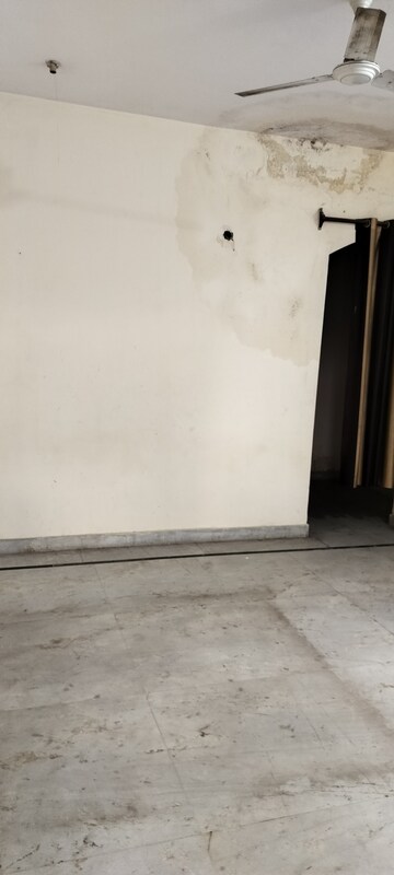Room in 2 BHK Independent House at Sector 48 – for Sale
