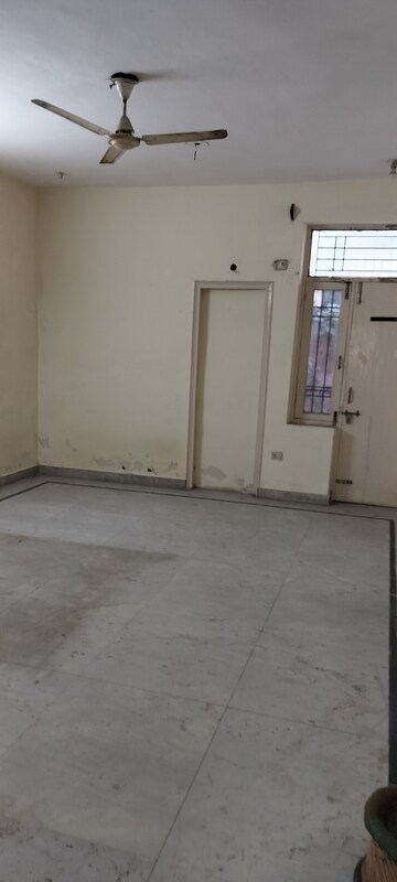 Room in 2 BHK Independent House at Sector 48 – for Sale