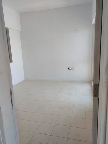 Room in 3.5 BHK Apartment at Sheth Auris Serenity Tower 2, Malad West – for Rent