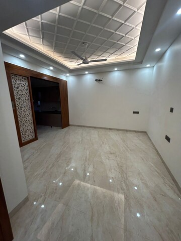 Bedroom in 3 BHK Builder Floor at Sector 85 – for Rent