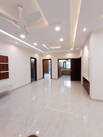 Room in 4 BHK Builder Floor at Parklands, Sector 85 – for Sale