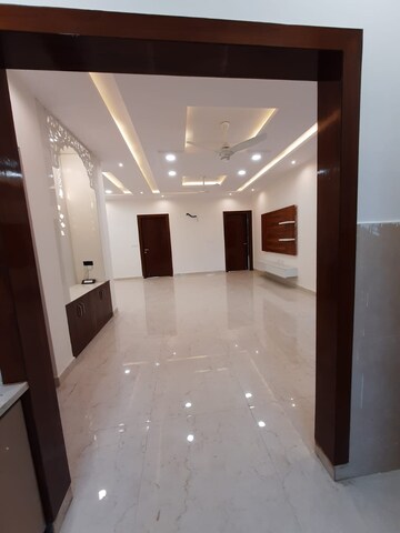 Building Lobby in 4 BHK Builder Floor at Parklands, Sector 85 – for Sale