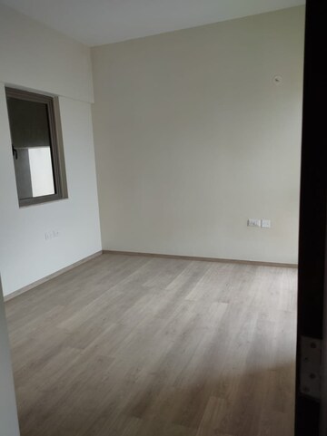 Room in 4 BHK Apartment at Sheth Auris Serenity Tower 1, Malad West – for Rent