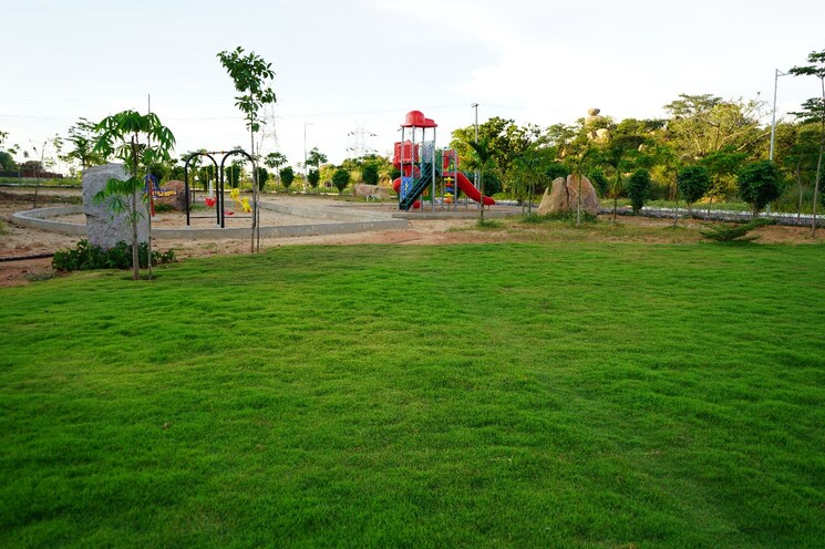 Garden, yoshitha-supreme-zone Commercial Land 200 Sq.Yd. In Ravindra Nagar Sadashivpet 8121944