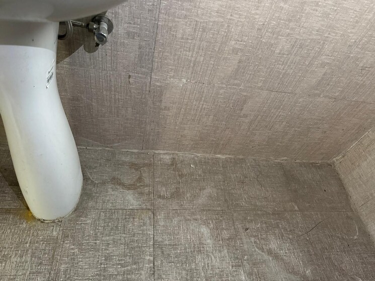 Bathroom, aditya-urban-homes 1 Bedroom 585 Sq.Ft. Apartment In Shahpur Bamheta Ghaziabad 8121974