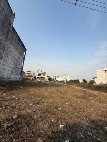  Plot For Sale in Sector 76
