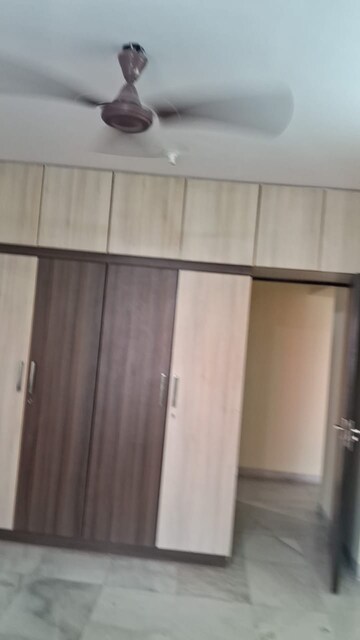 Furnished Amenities in 2.5 BHK Apartment at Shanti Tower, Andheri West – for Rent