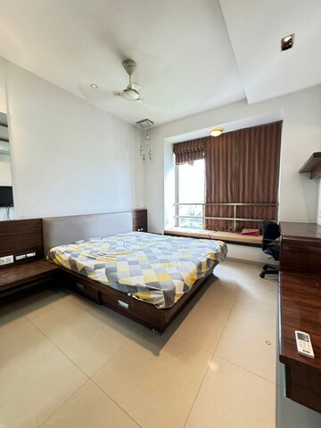 Bedroom in 2.5 BHK Apartment at Oberoi Realty Woods, Goregaon East – for Rent