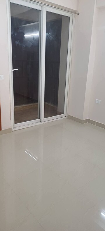 Room in 2 BHK Apartment at Amrapali Golf Homes, Sector 4, Greater Noida – for Sale