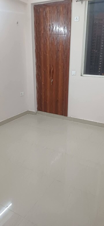 Room in 2 BHK Apartment at Amrapali Golf Homes, Sector 4, Greater Noida – for Sale