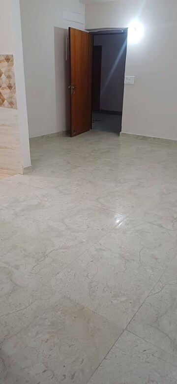 Room in 2 BHK Apartment at Amrapali Golf Homes, Sector 4, Greater Noida – for Sale