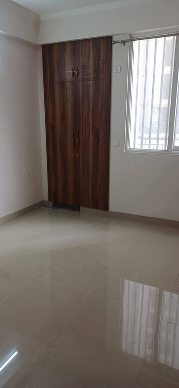 Room in 2 BHK Apartment at Amrapali Terrace Homes, Tech Zone 4 Greater Noida – for Sale
