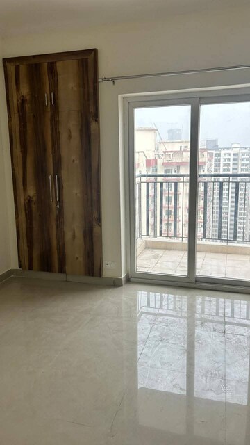 Room in 2 BHK Apartment at Amrapali Leisure Park, Amrapali Leisure Valley – for Sale