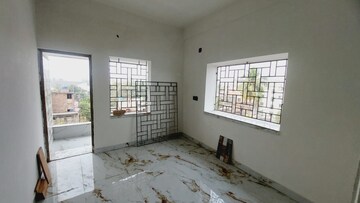Room in 2 BHK Builder Floor at Sodepur – for Sale