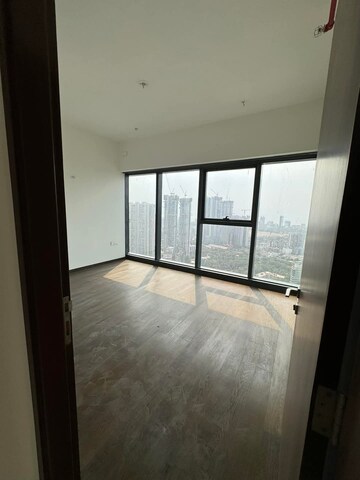 Room in 2 BHK Apartment at Marathon Monte South, Byculla West – for Rent