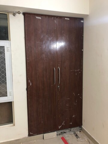 Room in 2 BHK Apartment at Exotica Dreamville, Sector 16c Greater Noida – for Rent