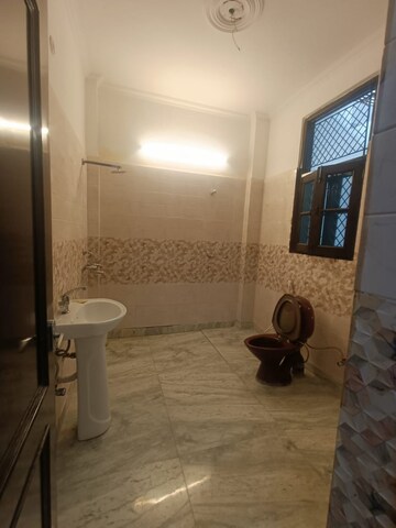 Parking in 2 BHK Builder Floor at Sector 41 – for Rent