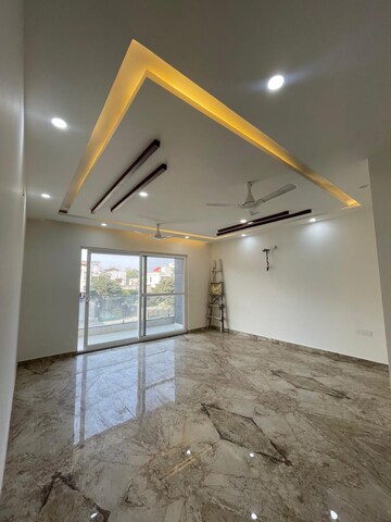 Room in 4 BHK Builder Floor at Sector 21c – for Sale