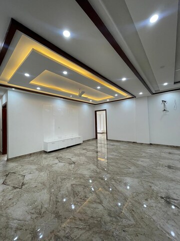 Room in 4 BHK Builder Floor at Sector 21c – for Sale
