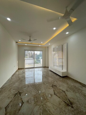 Room in 4 BHK Builder Floor at Sector 21c – for Sale