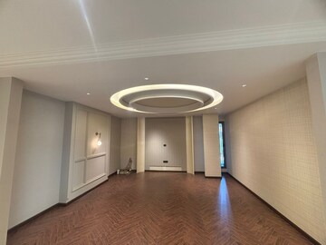 Room in 5 BHK Builder Floor at Sector 60 – for Sale