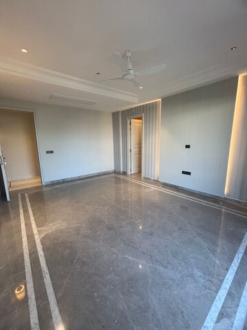 Room in 5 BHK Builder Floor at Sector 60 – for Sale