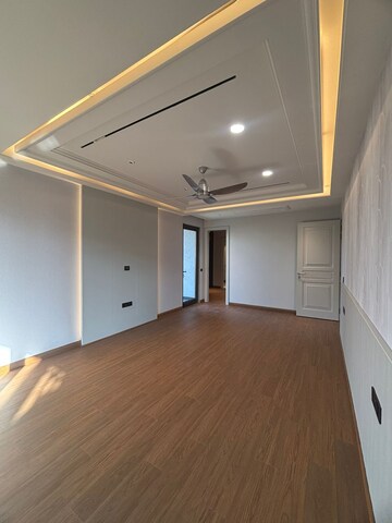 Room in 5 BHK Builder Floor at Sector 60 – for Sale
