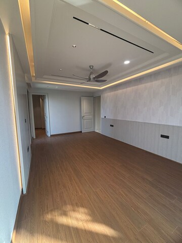 Room in 5 BHK Builder Floor at Sector 60 – for Sale
