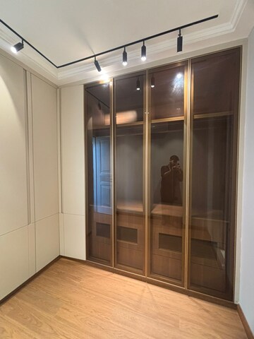 Building Lobby in 5 BHK Builder Floor at Sector 60 – for Sale