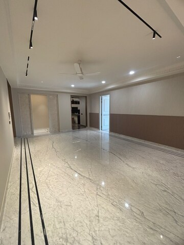 Room in 5 BHK Builder Floor at Sector 60 – for Sale