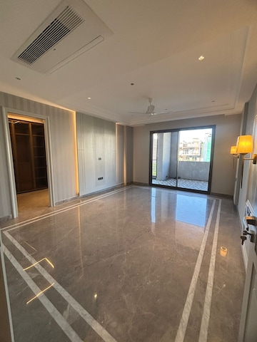 Building Lobby in 5 BHK Builder Floor at Sector 60 – for Sale