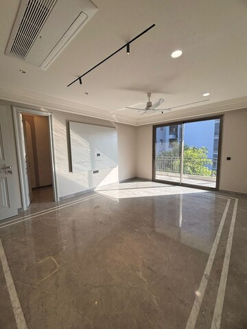 Room in 5 BHK Builder Floor at Sector 60 – for Sale