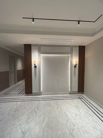 Building Lobby in 5 BHK Builder Floor at Sector 60 – for Sale
