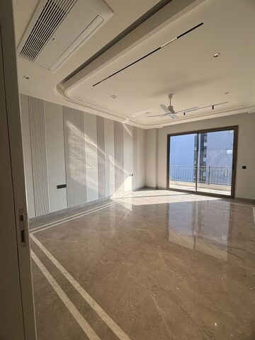 Room in 5 BHK Builder Floor at Sector 60 – for Sale