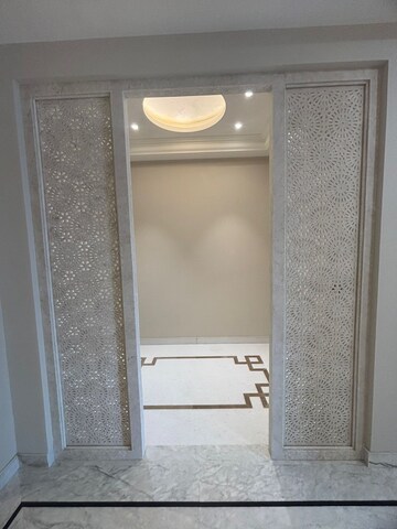 Room in 5 BHK Builder Floor at Sector 60 – for Sale