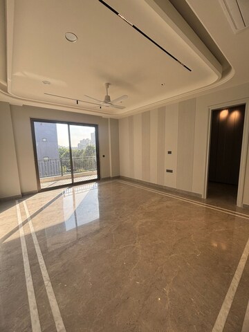 Room in 5 BHK Builder Floor at Sector 60 – for Sale
