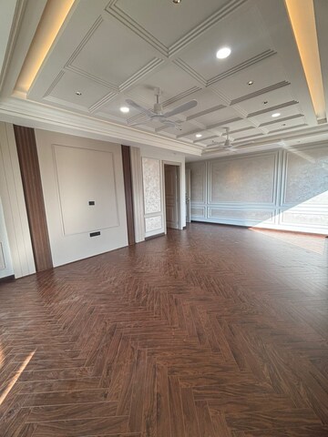 Room in 5 BHK Builder Floor at Sector 60 – for Sale