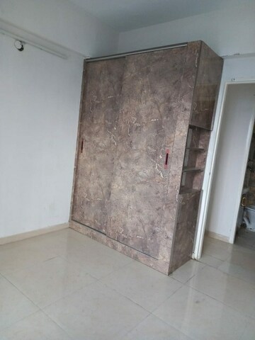 Room in 2 BHK Apartment at Signature The Millennia 2, Sector 37d – for Rent