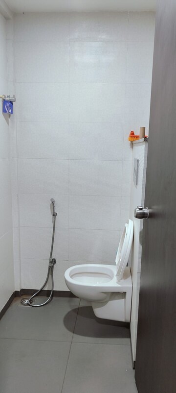 Bathroom in 4 BHK Villa at Gangapur Road – for Rent