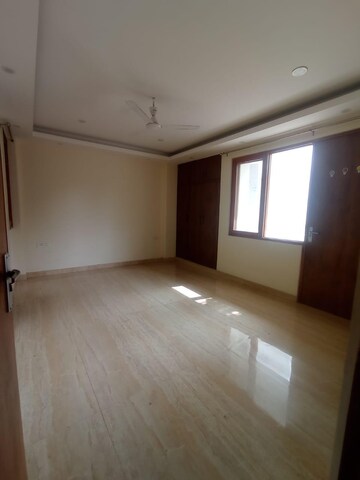 Room in 3.5 BHK Builder Floor at Sector 23 – for Rent