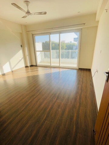 Room in 3.5 BHK Builder Floor at Sector 23 – for Rent