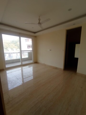 Room in 3.5 BHK Builder Floor at Sector 23 – for Rent